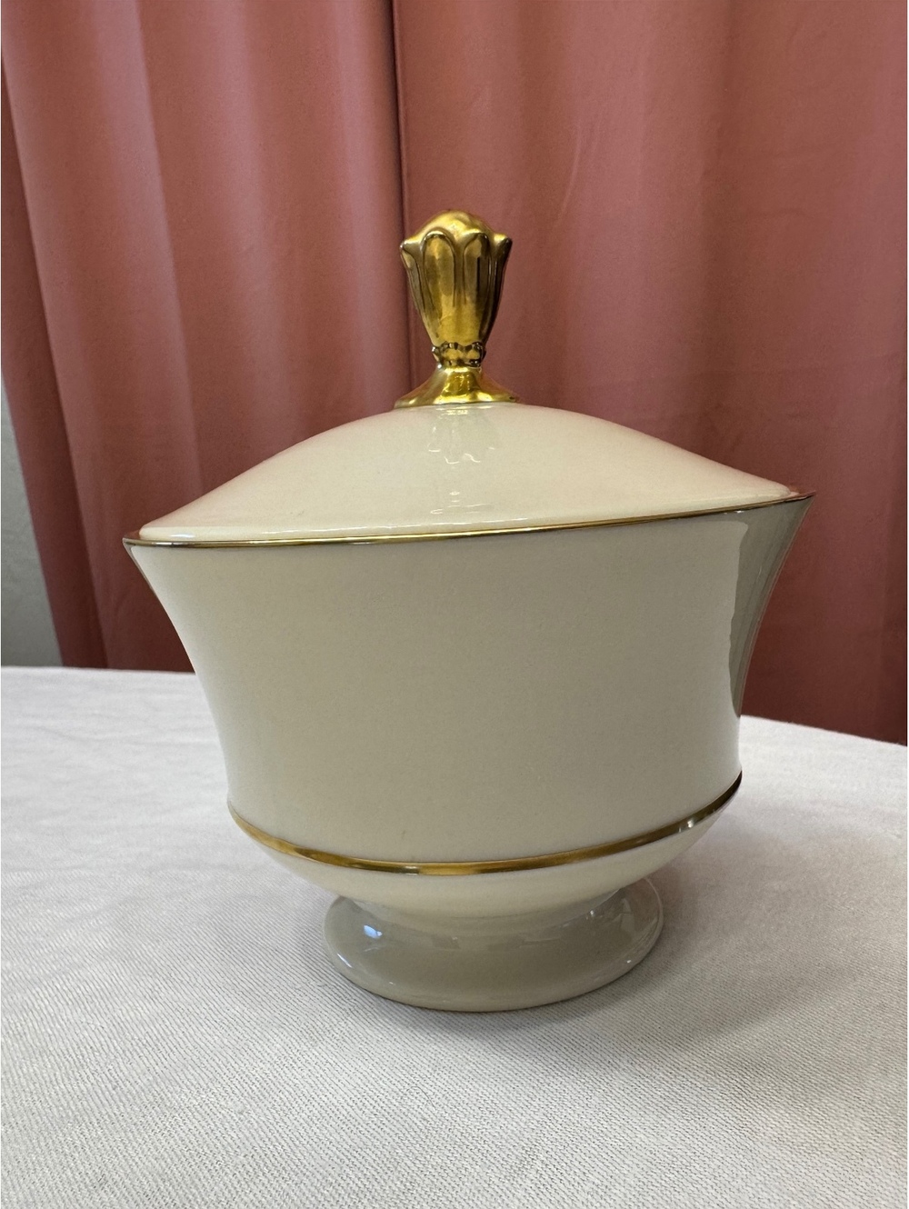 Vintage Lenox Ivory Porcelain Covered Candy Dish / Bonbonniere – Gold Trim